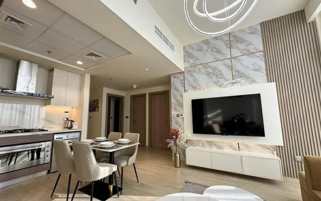 Spacious 3BR in Azizi Riviera by Bespoke