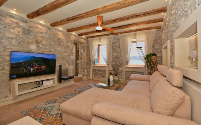 Villasonboard Rock Villa 3bed Jacuzzi Seaside