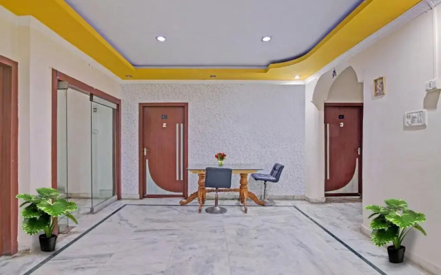 OYO 90738 Safari Residency