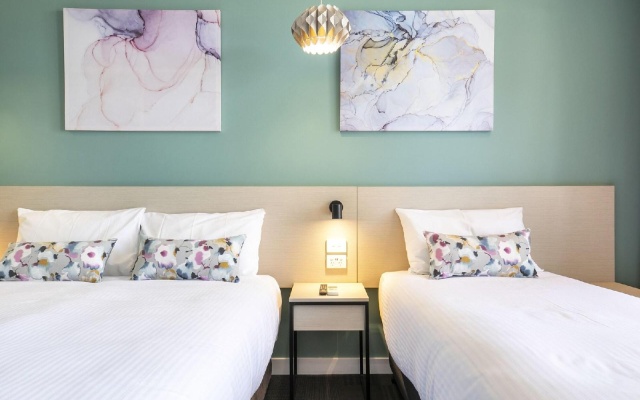 Nightcap at Watermark Glenelg – Guest Rooms – Adelaide