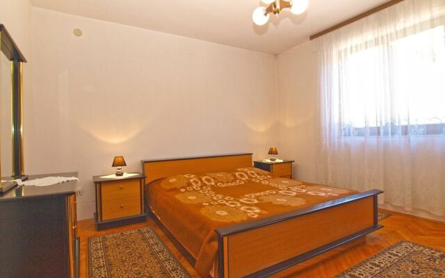 Apartment 1586