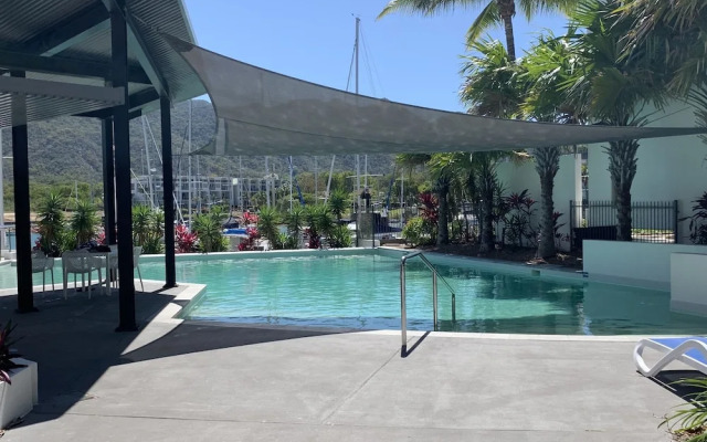 Magnetic Blue Waterfront Apartments