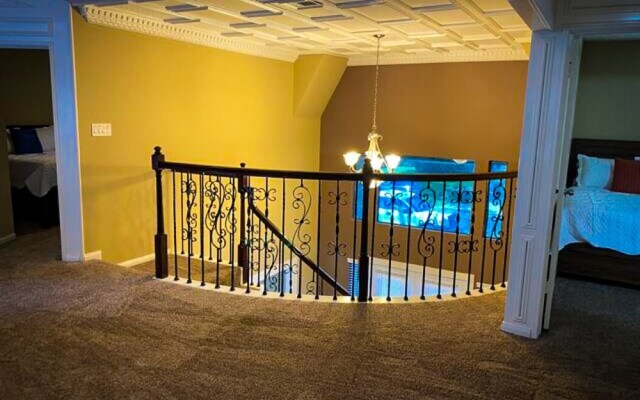 4Bdrm 3.5Bath 8Beds - Pool House