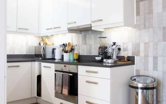 Beautiful Bohemian 2 Bedroom Flat In East London