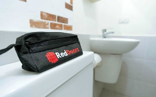 RedDoorz @ the V'Jour Hotel Angeles