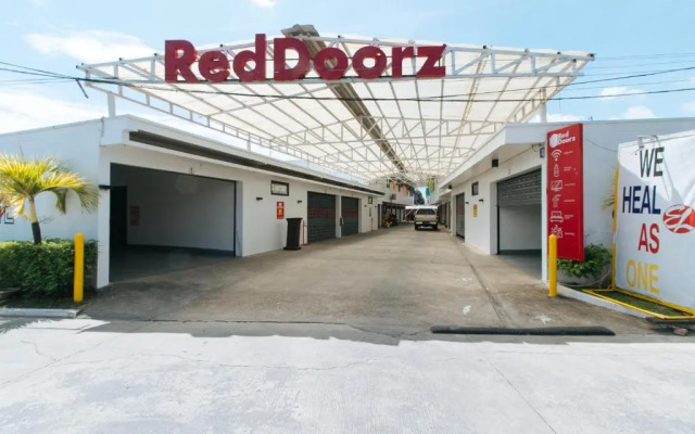 RedDoorz @ EL Runway Hotel Bulacan