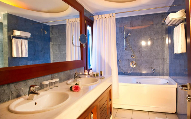 Petinos Beach Hotel