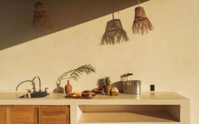 Luxury Jungle Retreat Sleeps 10 Rooftop Pool