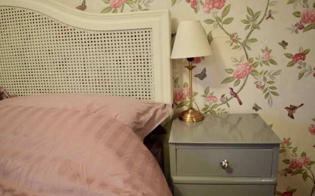 Homely Flat With Balcony in Parsons Green