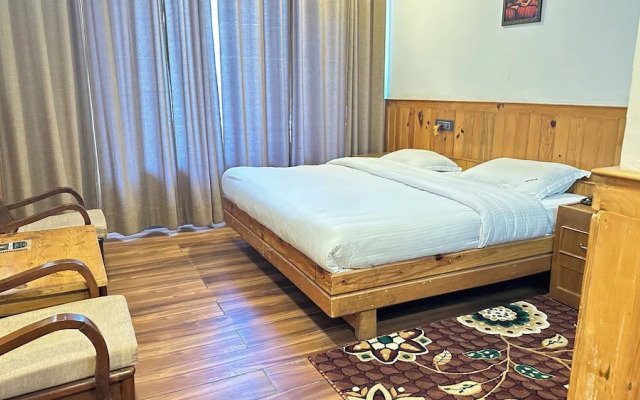 Oyo 6962 Hotel Wood Castle