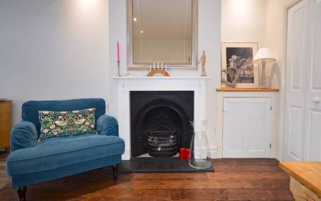 Bright & Homely 2 Bed House In Bedminster