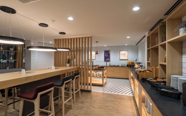 Holiday Inn Express Hamburg South A7 AS42 by IHG