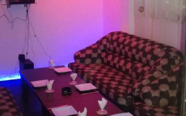 Hotel Lions Den & Lions D Restaurant
