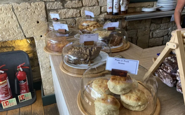 Priory Tearooms Burford With Rooms