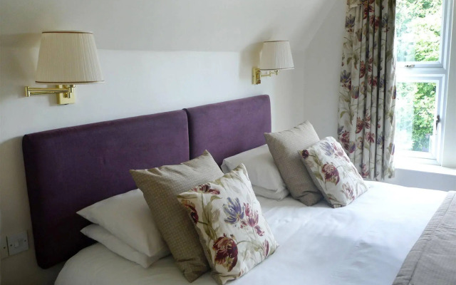 Ascot House Hotel