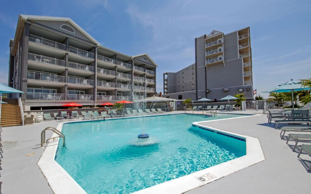 Commander Hotel & Suites