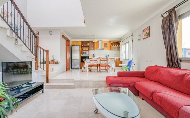 Spacious Apartment in Cruce de Arinaga With Terrace
