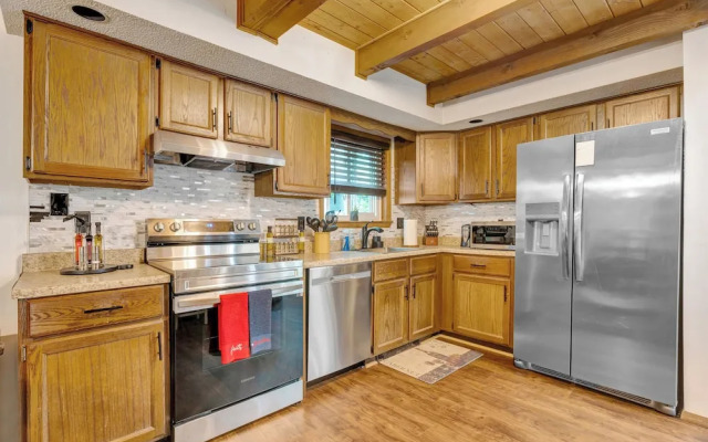 Grill & Games: Family Home in East Stroudsburg!