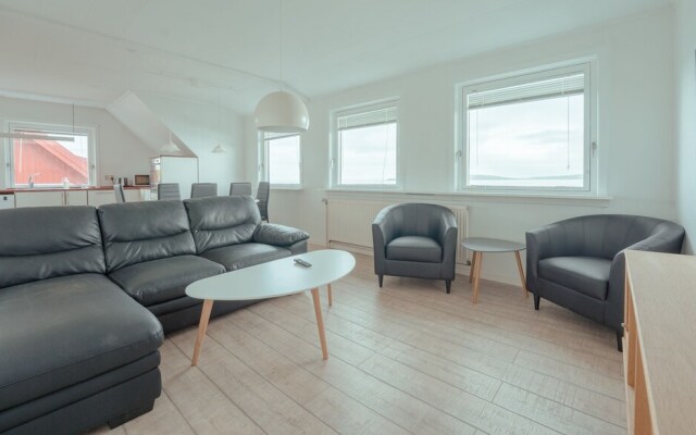 Sea View Apt / Central / Spacious / Free Parking