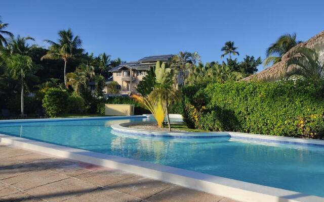 Apartment with pool & garden in beach area