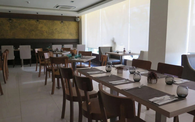 Home Crest Hotel