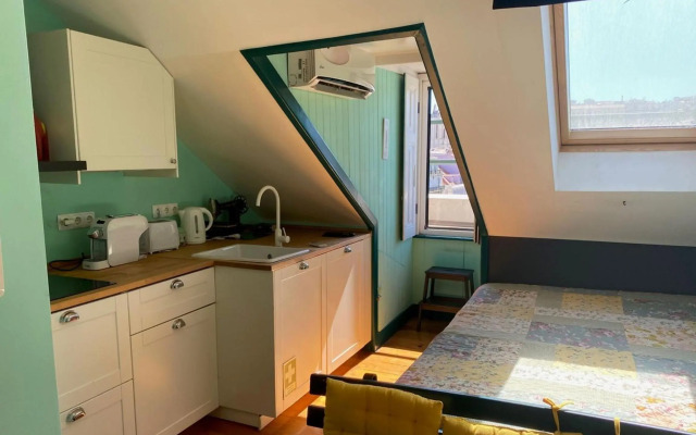 Lisbon Heart Apartments - Green Apartment by LovelyStay