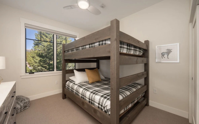 Downtown Flat 2 Bedroom Condo