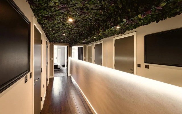 The Acacia, Luxury with Private Balcony + Parking