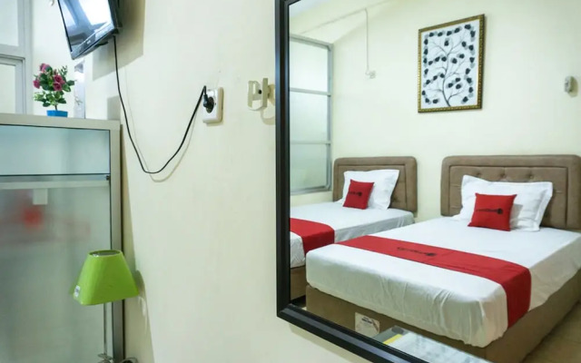 J Hotel by RedDoorz
