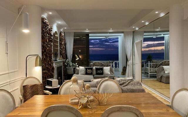 Clifton YOLO Spaces – Clifton Beachfront Apartments