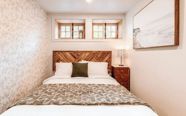 Majestic 3-Bedroom Designer Apartment