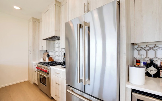 Seaside Vacation Rental: Walk to Beach & Downtown!