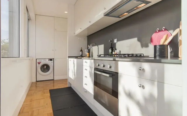 Garden House in Alvalade