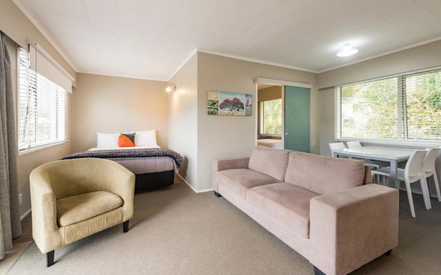 Averill Court Motel