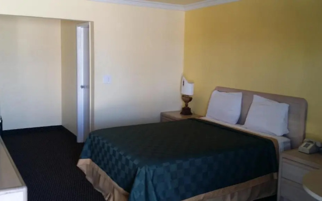 Desert Mirage Inn & Suites
