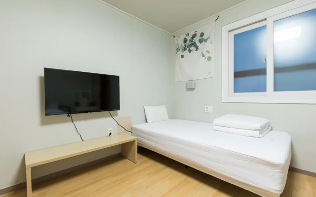 Uniqstay Hostel and Suite