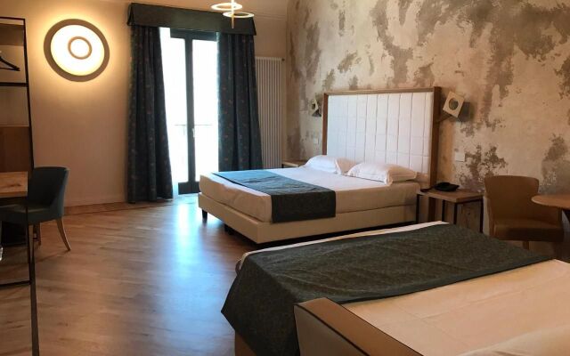 Ca' Uberti Palace Hotel , Mantegna Hotels