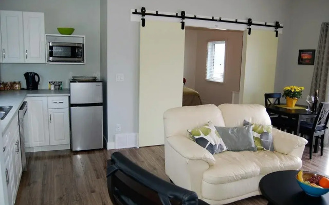 Singing Marmot Guest Suites