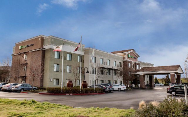 Holiday Inn Express Hotel & Suites Lincoln, an IHG Hotel