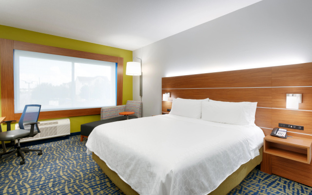 Holiday Inn Express & Suites Gainesville I-75 by IHG