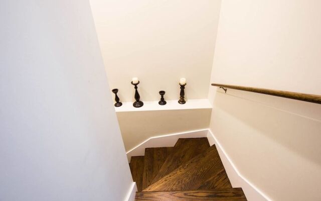 2 Level Home near Wrigley