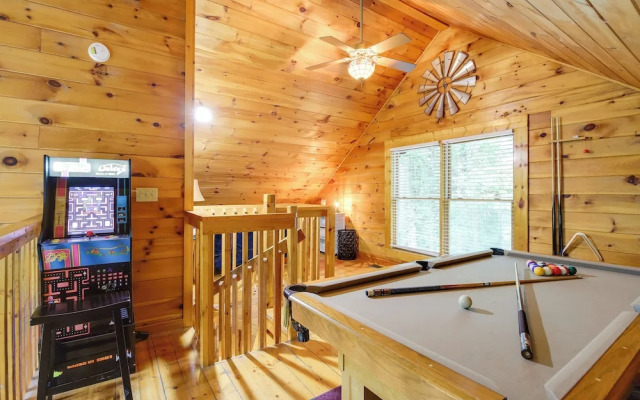 Sevierville Vacation Rental w/ Hot Tub & Grill