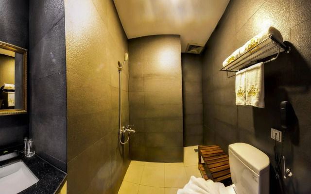 Golden Crown Hotel Saigon