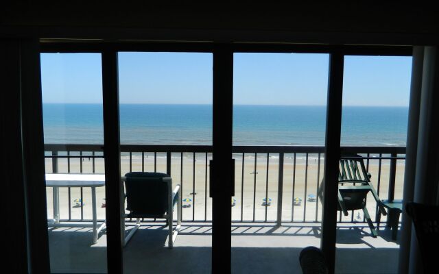 Tropical Winds Oceanfront Hotel