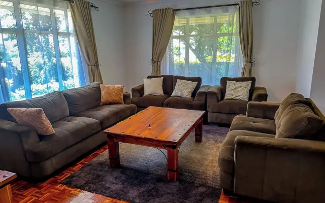 Spacious 4-bedroom with a pool