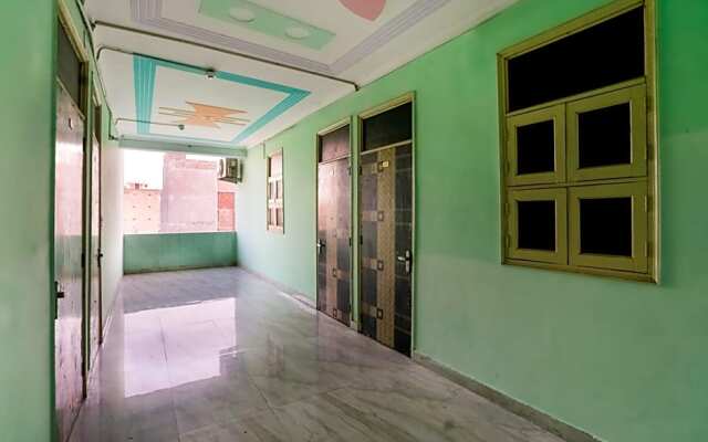 OYO 75131 Bandral Residency