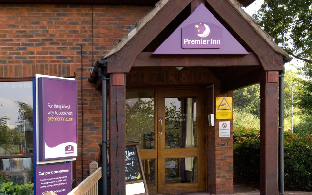 Premier Inn West Bromwich Town Centre - New Square