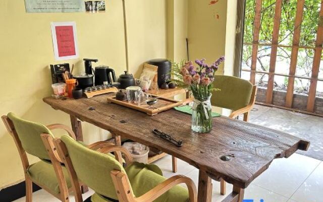 Nilv Flower Time International Youth Hostel