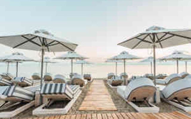 Blue Carpet Luxury Suites