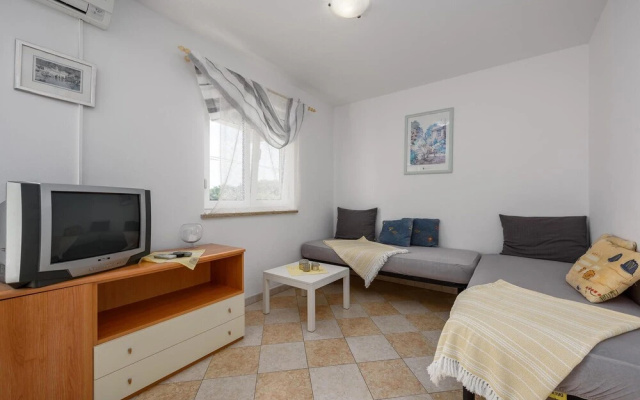 Nice Home in Porec With Wifi and 2 Bedrooms - Hotel in Porec - Photo 2